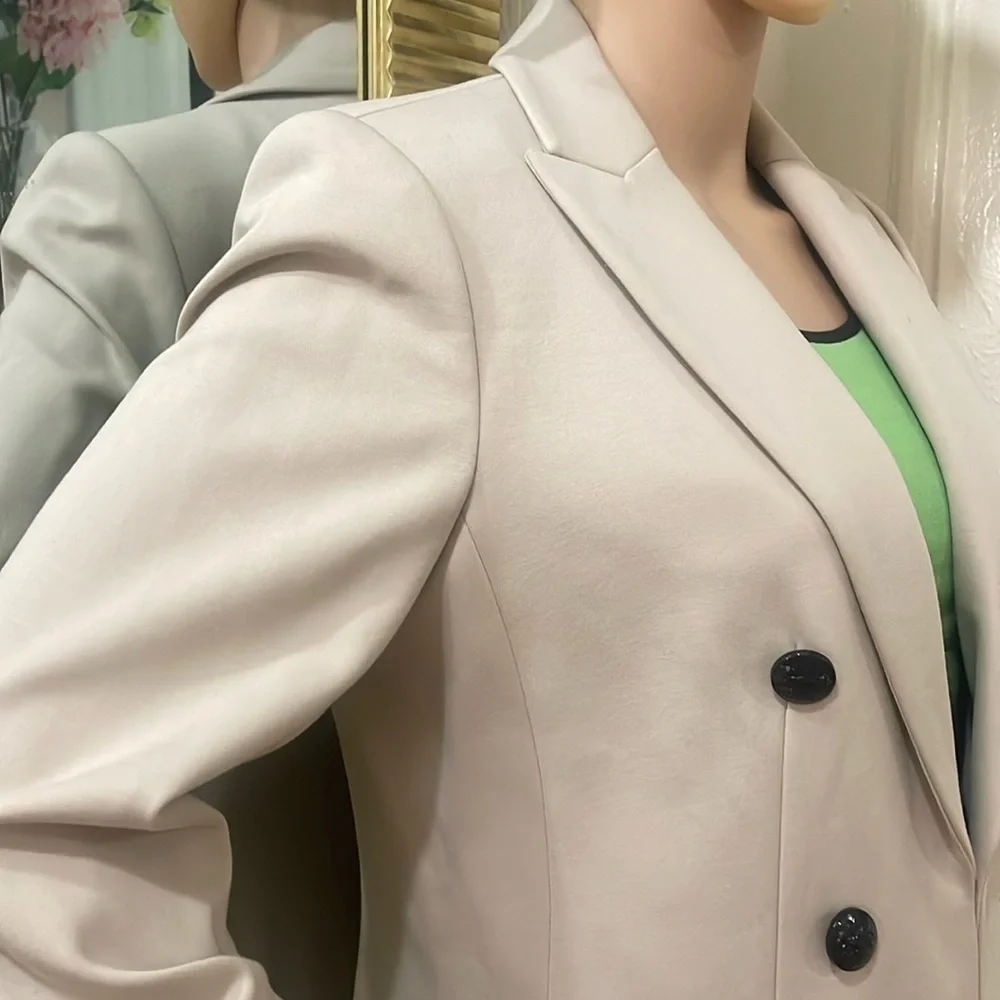 T TAHARI Chic Double-Breasted Blazer